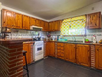 Venta casa 5 ambientes Camet Norte con parque