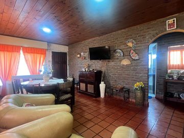 Venta casa 5 ambientes Camet Norte con parque