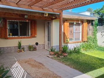 VENTA CASA 3AMB + JARDIN + PARRILLA EN TORTUGUITAS