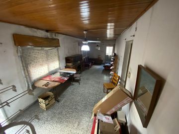 REMAX VENDE CASA CON GALPON B.LOS HORNOS