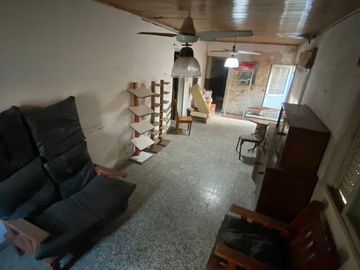 REMAX VENDE CASA CON GALPON B.LOS HORNOS