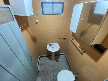REMAX VENDE CASA CON GALPON B.LOS HORNOS