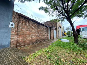 REMAX VENDE CASA CON GALPON B.LOS HORNOS