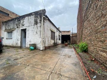 REMAX VENDE CASA CON GALPON B.LOS HORNOS