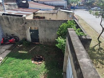 Alberdi y Sgto. Cabral -Casa, Depto y Galpón VENTA