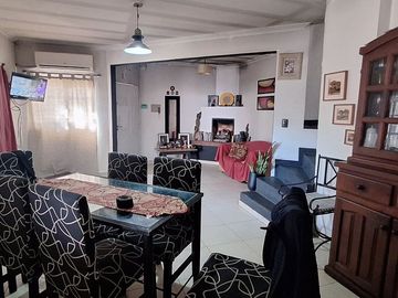 Alberdi y Sgto. Cabral -Casa, Depto y Galpón VENTA