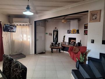 Alberdi y Sgto. Cabral -Casa, Depto y Galpón VENTA