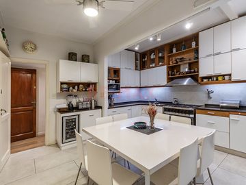 Venta PISO Depto. 4 amb. +depend, balcón y cochera