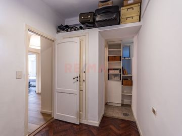 Venta PISO Depto. 4 amb. +depend, balcón y cochera