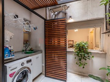 Venta PISO Depto. 4 amb. +depend, balcón y cochera