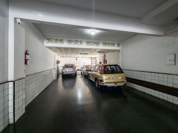 Venta PISO Depto. 4 amb. +depend, balcón y cochera