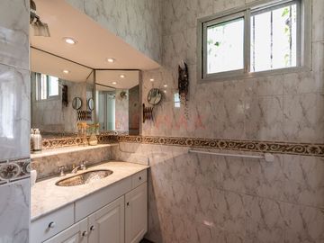 Venta PISO Depto. 4 amb. +depend, balcón y cochera
