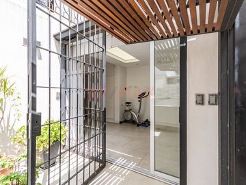 Venta PISO Depto. 4 amb. +depend, balcón y cochera