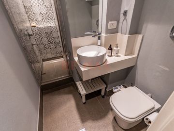 Venta PISO Depto. 4 amb. +depend, balcón y cochera