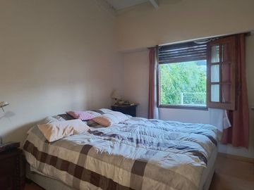 VENTA CASA DE TRES DORMITORIOS, MAS ESTUDIO NQN