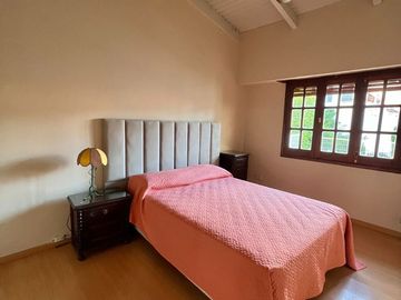 VENTA CASA DE TRES DORMITORIOS, MAS ESTUDIO NQN
