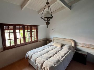 VENTA CASA DE TRES DORMITORIOS, MAS ESTUDIO NQN