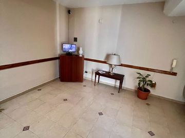 VENTA CASA DE TRES DORMITORIOS, MAS ESTUDIO NQN