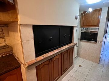 VENTA CASA DE TRES DORMITORIOS, MAS ESTUDIO NQN