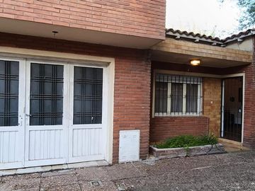 VENTA PH CASA 4 AMB APTO CREDITO GARAGE CASTELAR 
