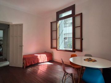 VENTA ÚNICO PH DE ESTILO 2 AMB EN PARQUE PATRICIOS