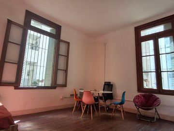 VENTA ÚNICO PH DE ESTILO 2 AMB EN PARQUE PATRICIOS