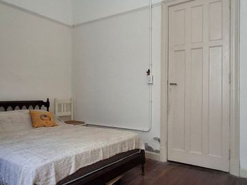 VENTA ÚNICO PH DE ESTILO 2 AMB EN PARQUE PATRICIOS