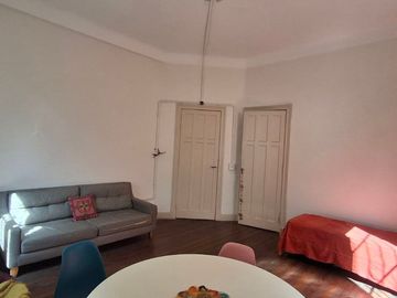 VENTA ÚNICO PH DE ESTILO 2 AMB EN PARQUE PATRICIOS