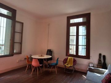 VENTA ÚNICO PH DE ESTILO 2 AMB EN PARQUE PATRICIOS