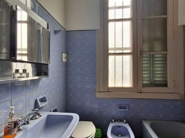 VENTA ÚNICO PH DE ESTILO 2 AMB EN PARQUE PATRICIOS