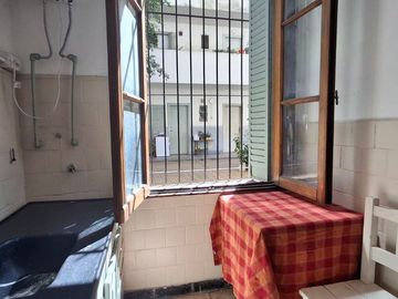 VENTA ÚNICO PH DE ESTILO 2 AMB EN PARQUE PATRICIOS