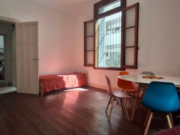 VENTA ÚNICO PH DE ESTILO 2 AMB EN PARQUE PATRICIOS