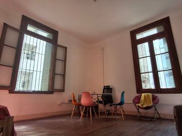 VENTA ÚNICO PH DE ESTILO 2 AMB EN PARQUE PATRICIOS
