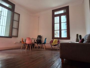 VENTA ÚNICO PH DE ESTILO 2 AMB EN PARQUE PATRICIOS
