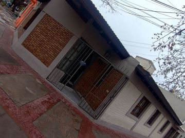 Hermosa casa esquina en venta, Godoy Cruz
