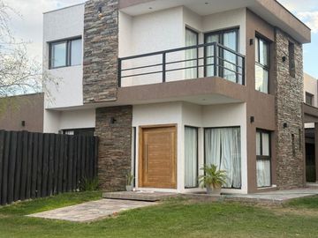 Casa en Terruño de Araoz 2 con SUM propio