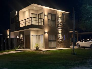 Casa en Terruño de Araoz 2 con SUM propio
