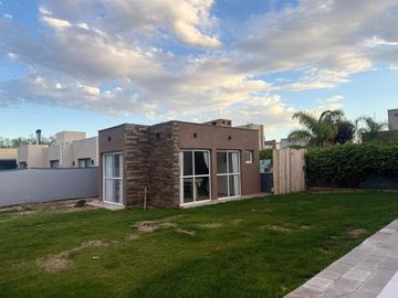 Casa en Terruño de Araoz 2 con SUM propio
