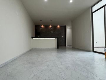 Amplia casa con 4 habitaciones + 4 baños en fraccionamiento residencial