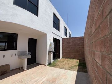 Casa moderna en fraccionamiento privado Las Margaritas