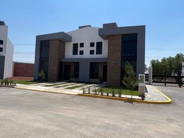 Casa moderna en fraccionamiento privado Las Margaritas