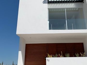 CASA EN VENTA HACIENDA CARLOTA QUERETARO RCV230109-AE