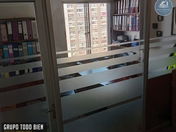 Amplia oficina, conectividad 180 mts2 , Santiago Centro.