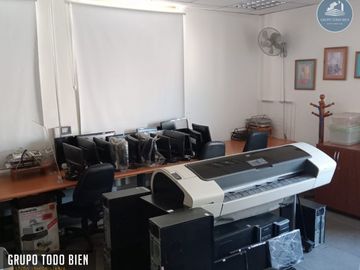 Amplia oficina, conectividad 180 mts2 , Santiago Centro.