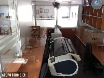 Amplia oficina, conectividad 180 mts2 , Santiago Centro.