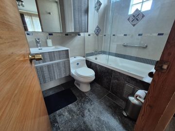 Casa Familiar con Piscina, Quincho y Jardín ¡Tu nuevo Hogar!