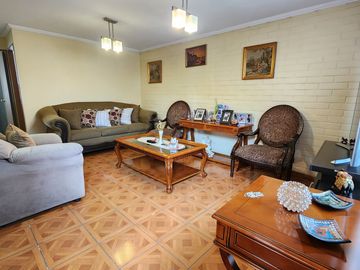 HERMOSA CASA EN MAIPU ACCESO A AUTOPISTAS