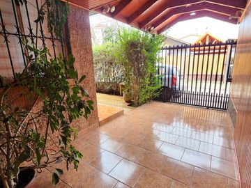 HERMOSA CASA EN MAIPU ACCESO A AUTOPISTAS