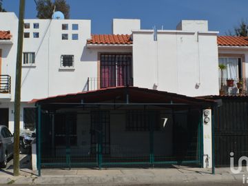 Casa en Residencial Fuentes del Conquistador 4 recamaras 2 1/2 banos, seguridad, jardines