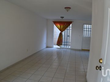 Casa en Residencial Fuentes del Conquistador 4 recamaras 2 1/2 banos, seguridad, jardines